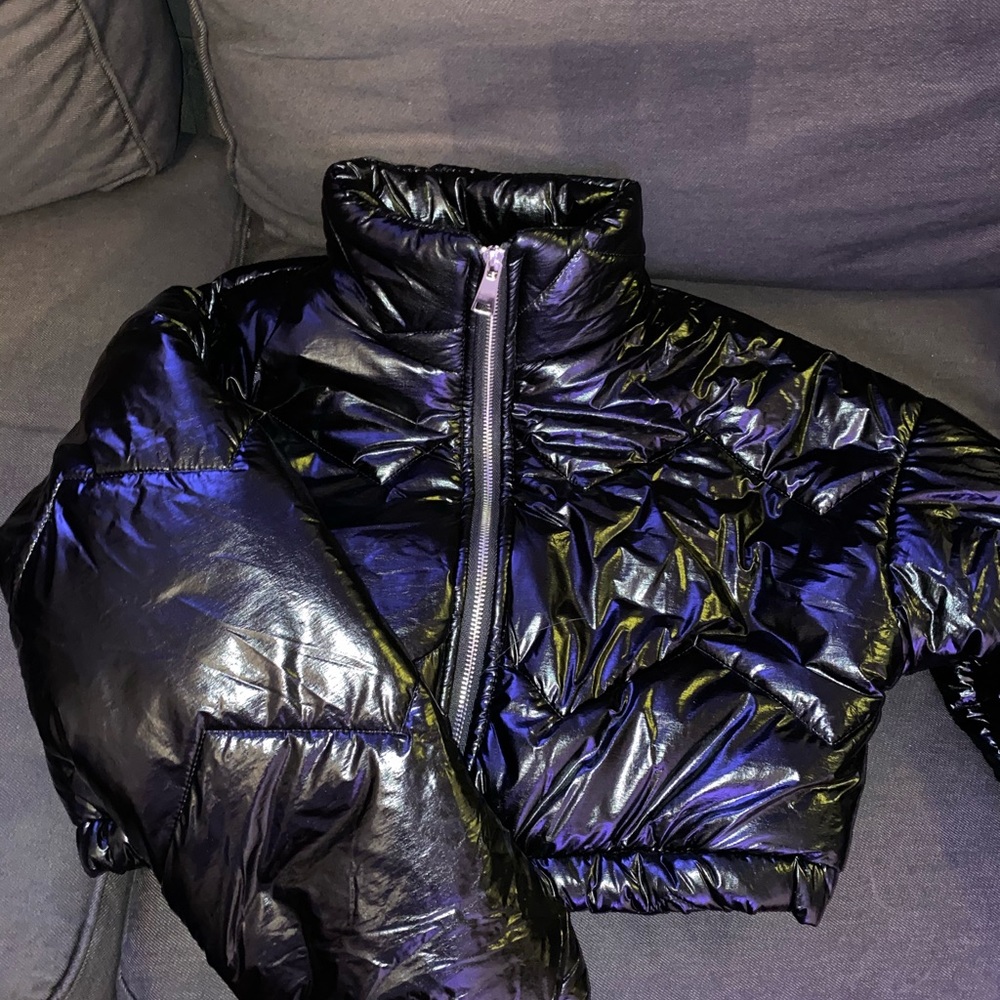 Cropped Shiny Puffer Jacket